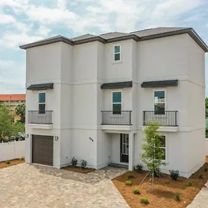 Majestic 3-story Near Beach, Free Wi-fi, Community Pool And Bbq Access United States